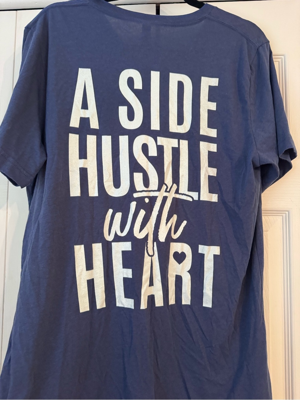 Pampered Chef Short Sleeve V‑Neck Tee in Slate Blue with White Logo Large